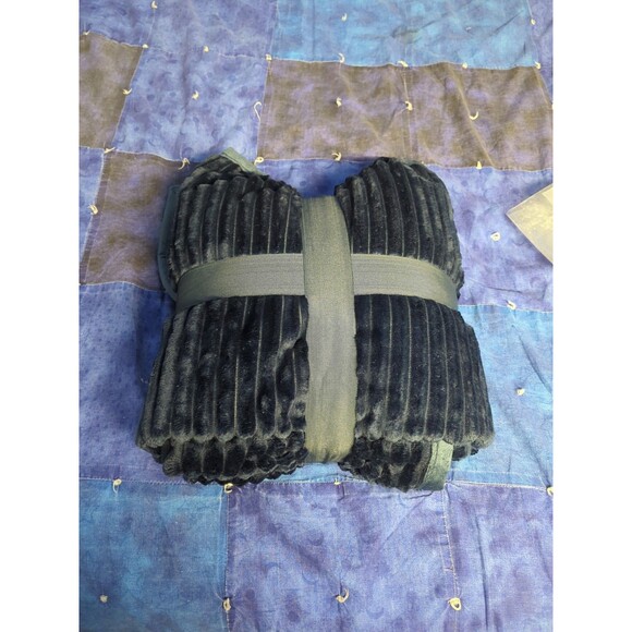 Member's Mark Ribbed Throw Blanket 60"x70" Navy Blue – Super Soft & Cozy - Picture 11 of 11